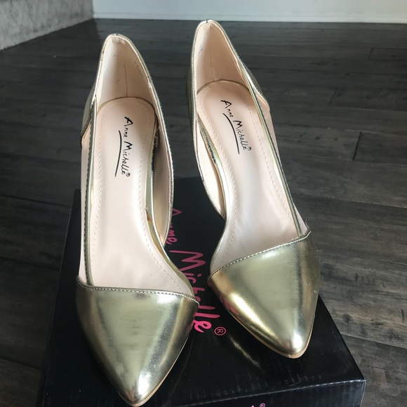 Gold pointed to pump - Picture 3 of 5